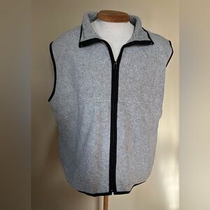 Crossings Men's XL Gray Fleece Vest with black trim